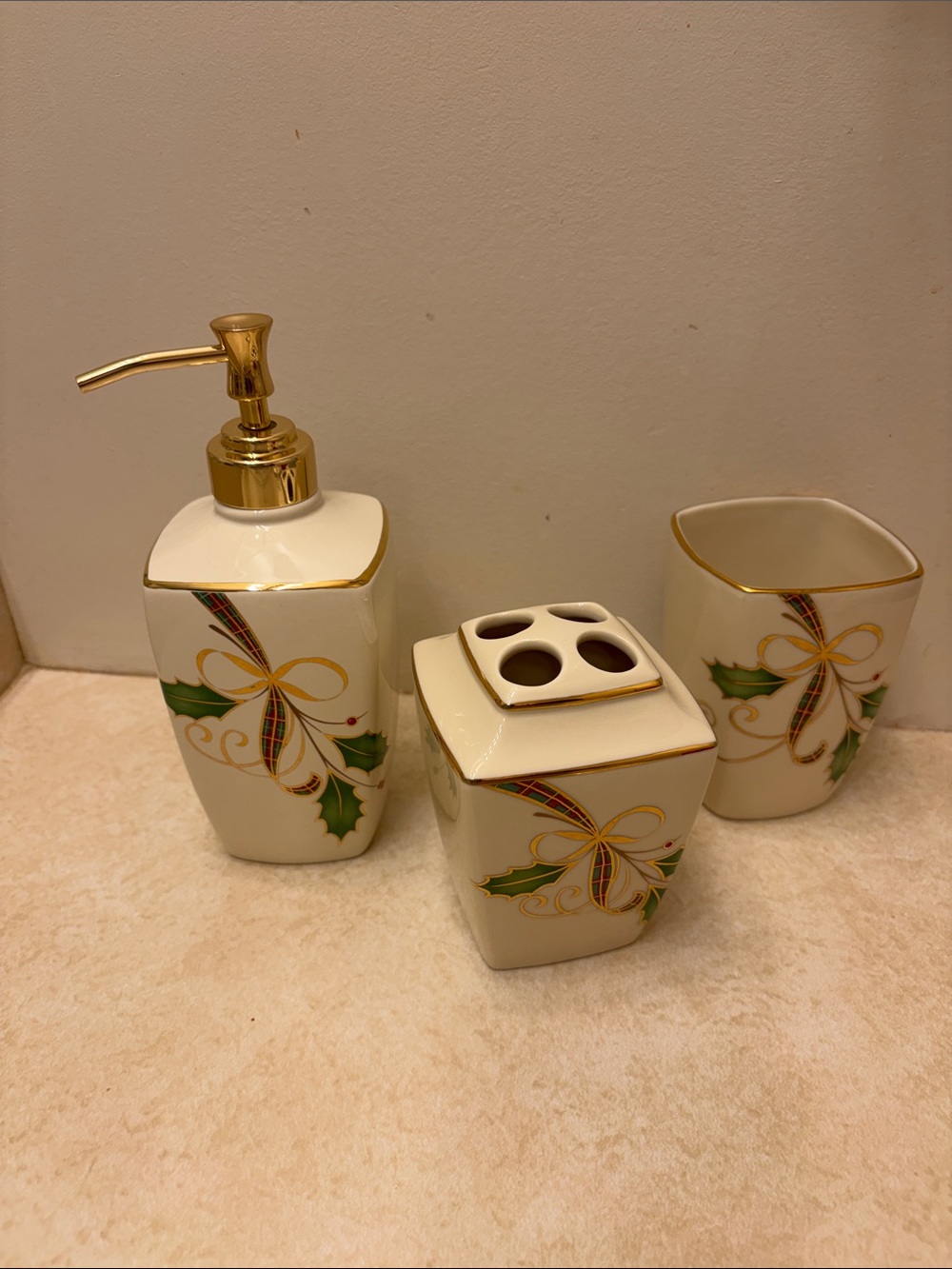 Lenox Holiday Nouveau Ceramic Bath Accessory Set in Ivory and Gold